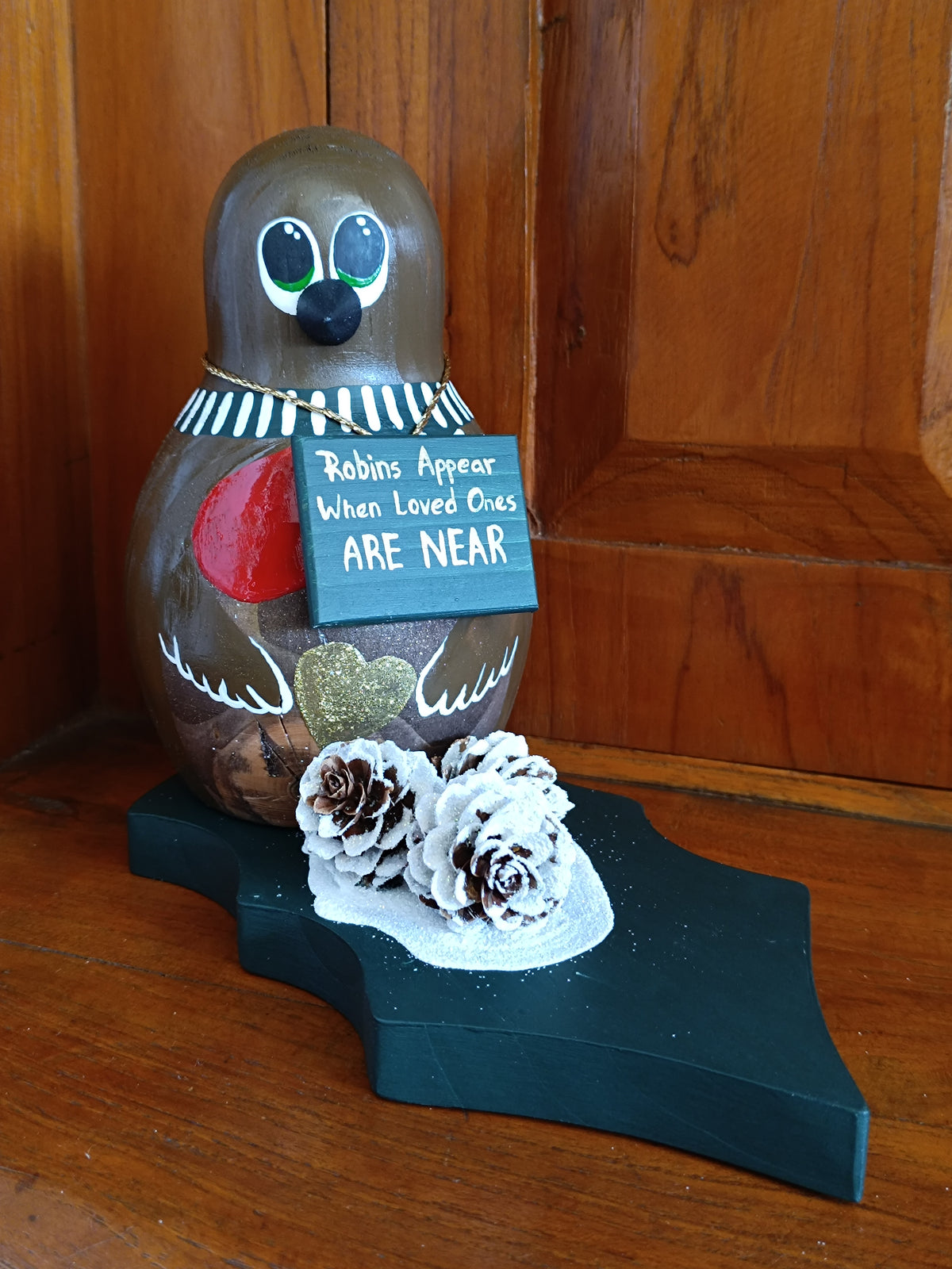 Handcrafted Wooden Robin Figurine with 'Robins Appear When Loved Ones Are Near' Sentiment Sign