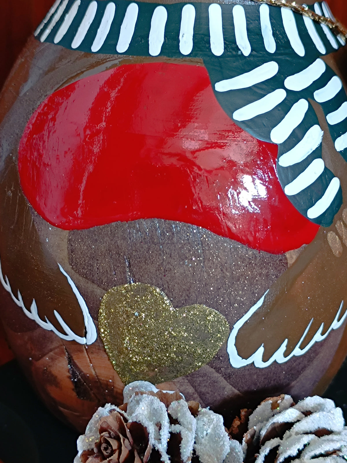 Handcrafted Wooden Robin Figurine with 'Robins Appear When Loved Ones Are Near' Sentiment Sign